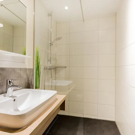 Dh -deutsches Haus- מלון